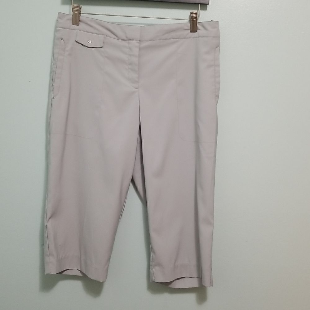 IZOD light grey knee length golf shorts. Size 6.